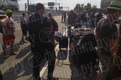Пассажиров из Египта везут в Петербург на автобусах
