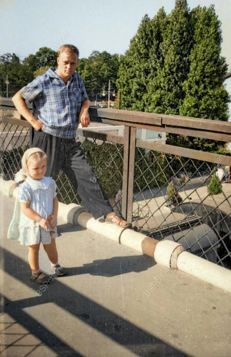 На пешеходном мосту, 1963 год | Источник: BspChannel