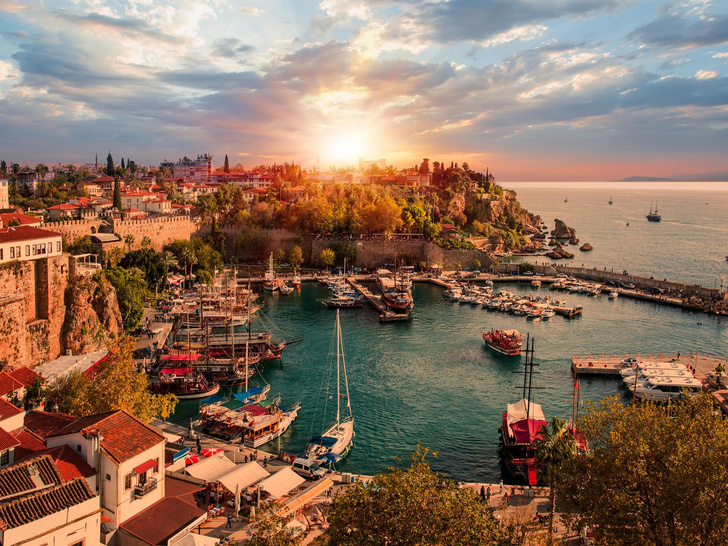А стоит ли ехать: 4 злободневных вопроса об отдыхе в Турции в 2022 году (и ответы на них)