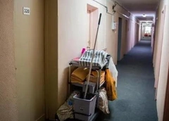 16-летняя девушка родила сына в омской гостинице и задушила его: специально сняла номер ради преступления