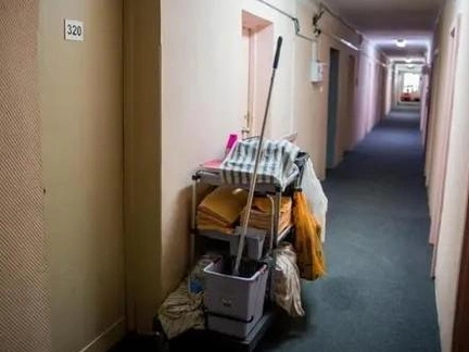 16-летняя девушка родила сына в омской гостинице и задушила его: специально сняла номер ради преступления