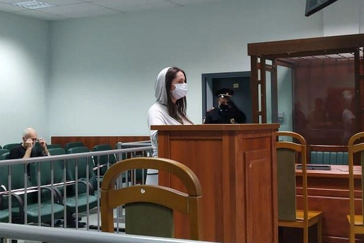 На реконструкциях Олег Соколов требовал называть себя Сиром, ну а спутницу Екатерину просил взять имя Изабель. Пржигодзкая отказалась и стала просто Катрин, а вот Анастасия Ещенко согласилась носить вожделенный историком псевдоним