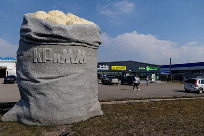 Спор в Тюмени о демонтаже арт-объекта в виде мешка с картофелем