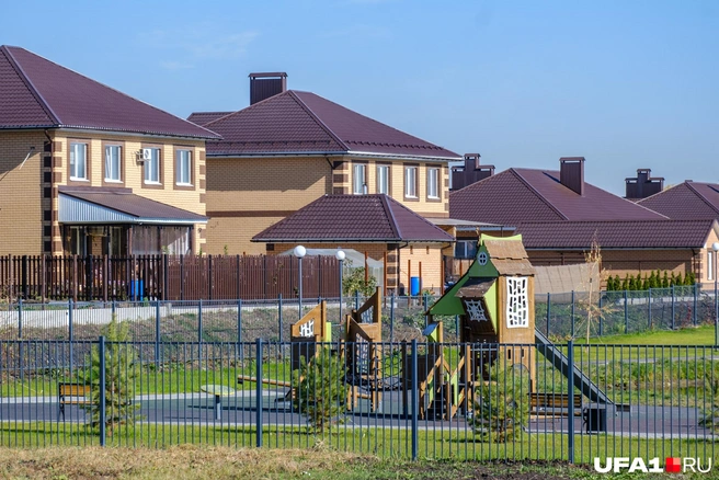 Детская площадка в парковой зоне | Источник: Булат Салихов / UFA1.RU