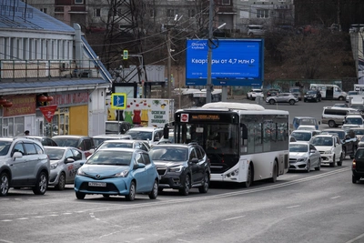 Барнаульцы застряли в пробке на шоссе Ленточный бор