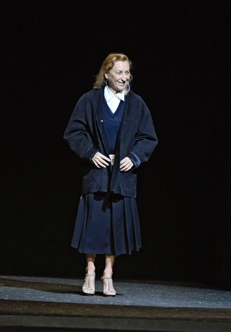 Миучча Прада и ее главный модный секрет — идеальная миди-юбка Миучча Прада и ее главный модный секрет — идеальная миди-юбка