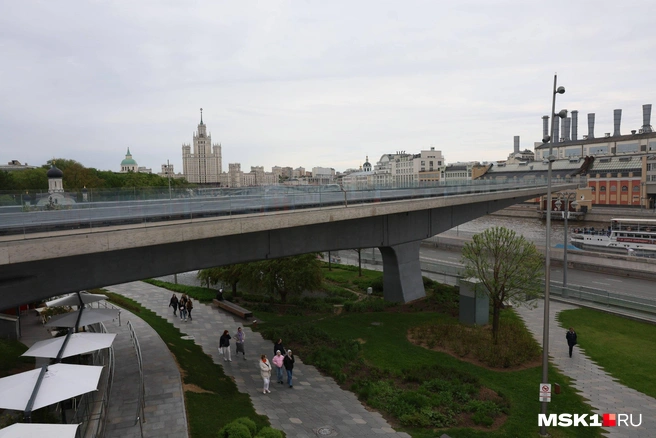 Пустой Парящий мост в парке «Зарядье» | Источник: Артём Устюжанин / MSK1.RU