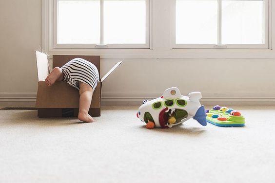 Только не погремушки: с чем на самом деле любят играть младенцы