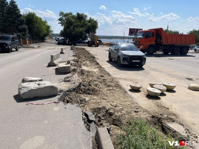 Предполагается, что все работы на улице завершатся к концу августа | Источник: Андрей Петров / V1.RU