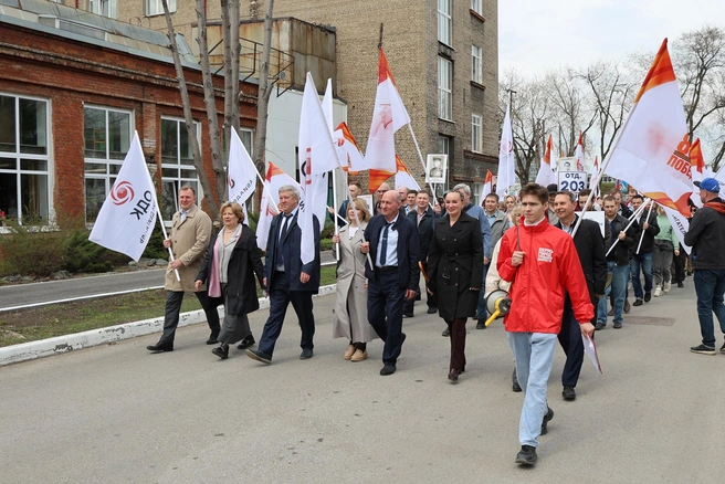 Участники акции несли в руках портреты работников-фронтовиков, ветеранов тыла и своих родных, участвовавших в Великой Отечественной войне | Источник: «ОДК-Пермские моторы»