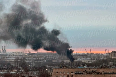 Чёрный дым в Кировском районе Петербурга