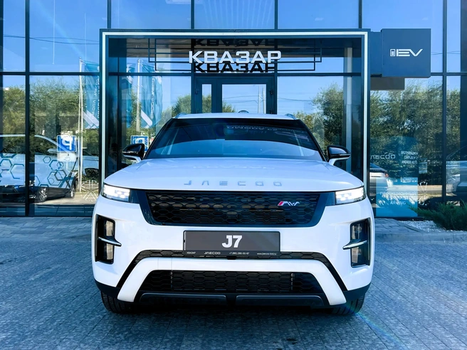 Покупка JAECOO J7 открывает не просто дороги, а целый образ жизни, который разделяют уже 40&nbsp;000 человек | Источник: автосалон «Квазар»