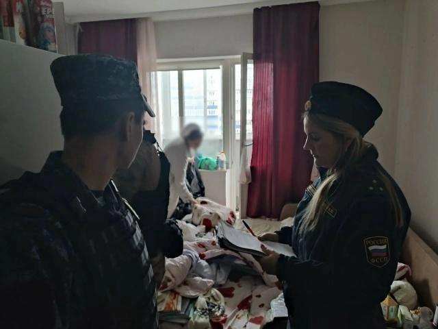 У приставов ушло пять часов на переговоры с сибирячкой | Источник: ГУФССП России по Новосибирской области / vk.ru