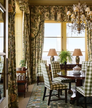 «Английская усадьба» в небоскребе: квартира на 84-м этаже в Нью-Йорке