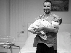 Первые кадры Александра Петрова с новорожденным сыном: «Федор, добро пожаловать на нашу планету»