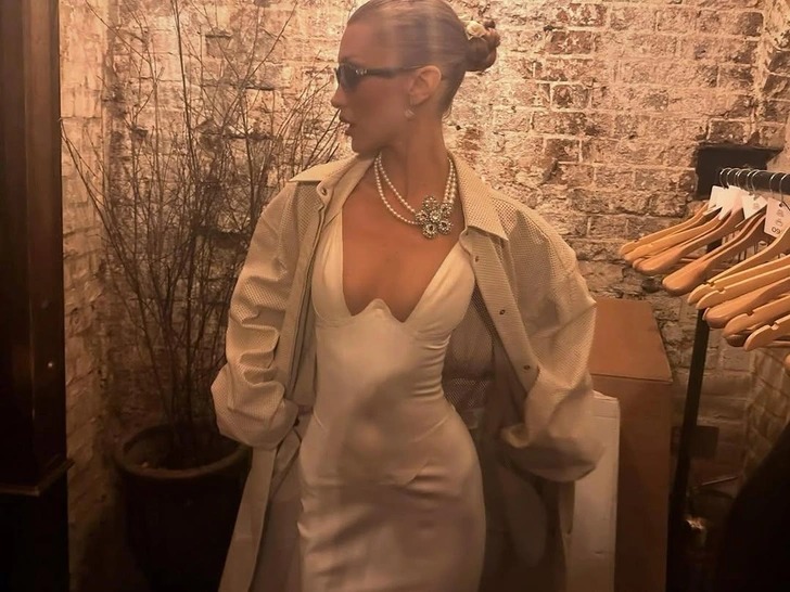 Источник: @bellahadid