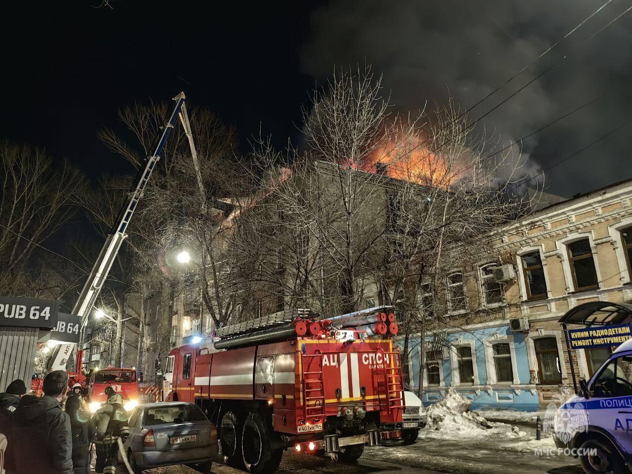 В центре Саратова ночью горела пятиэтажка - 22 марта 2024 - 164.ру