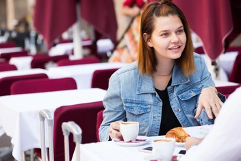 «С детства не хватало внимания отца — теперь не могу держать себя в руках рядом с мужчинами»