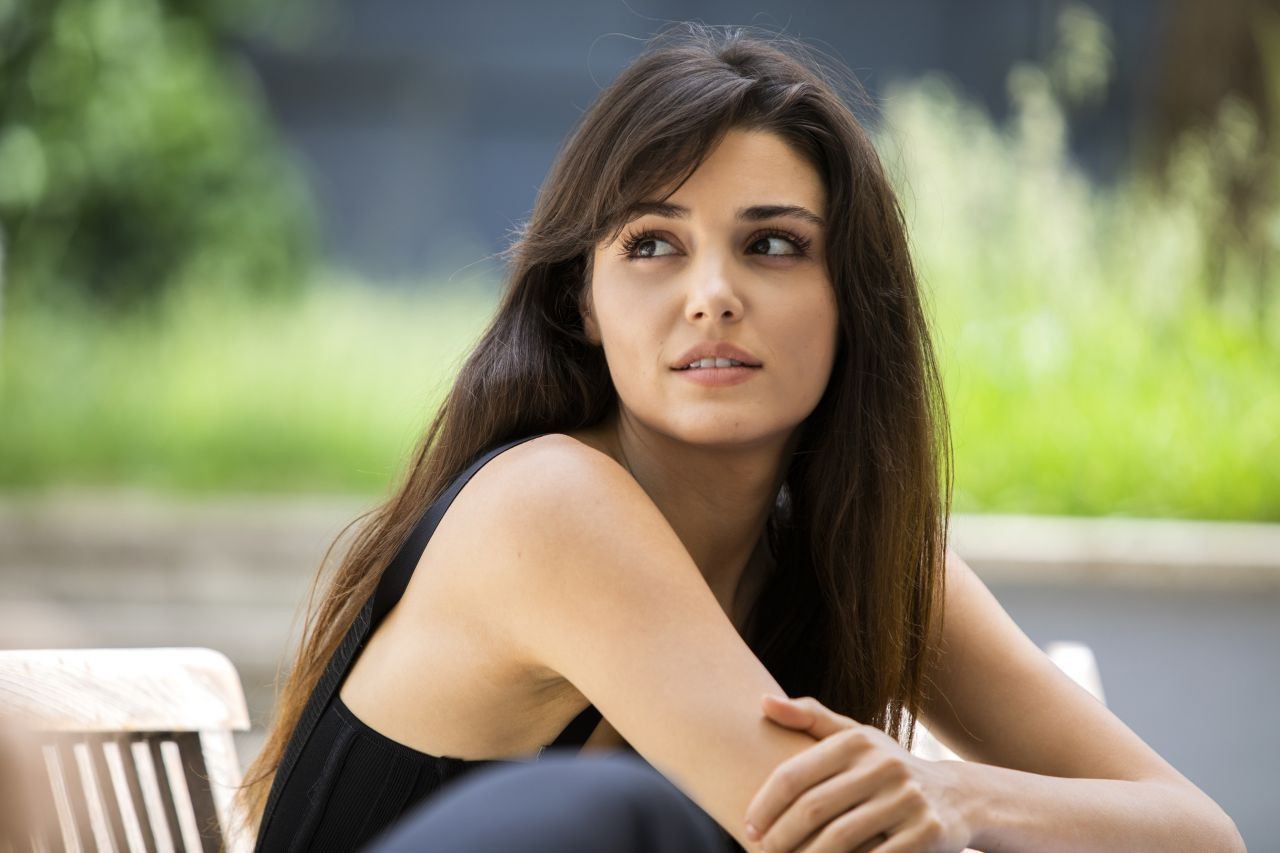 Топ-10 самых красивых турецких актрис. По кому сходят с ума любители  сериалов? | STARHIT