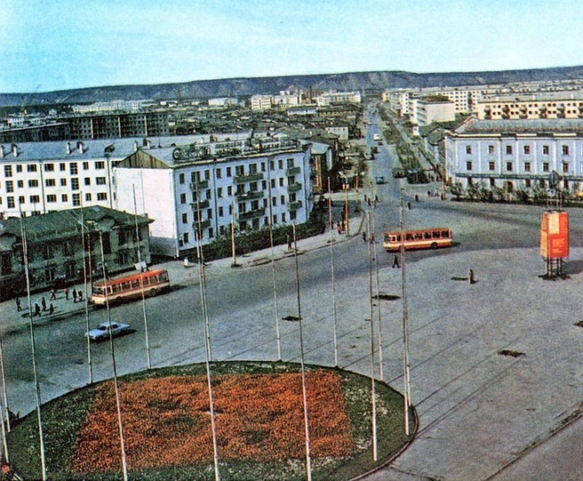Вот так в 1988 году выглядела площадь Орджоникидзе | Источник: архив портала Yakutsk-photo.ru