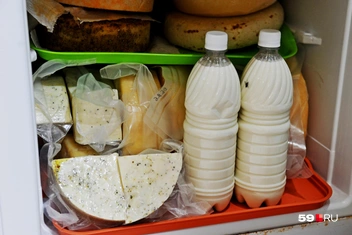 …но и готовые на продажу кусочки и молоко | Источник: Ирина Тропина / 59.RU