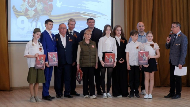 Праздничный концерт и фестиваль «Мы этой памяти верны» — красивая традиция и возможность для школьников продемонстрировать свои таланты | Источник: Михаил Драков