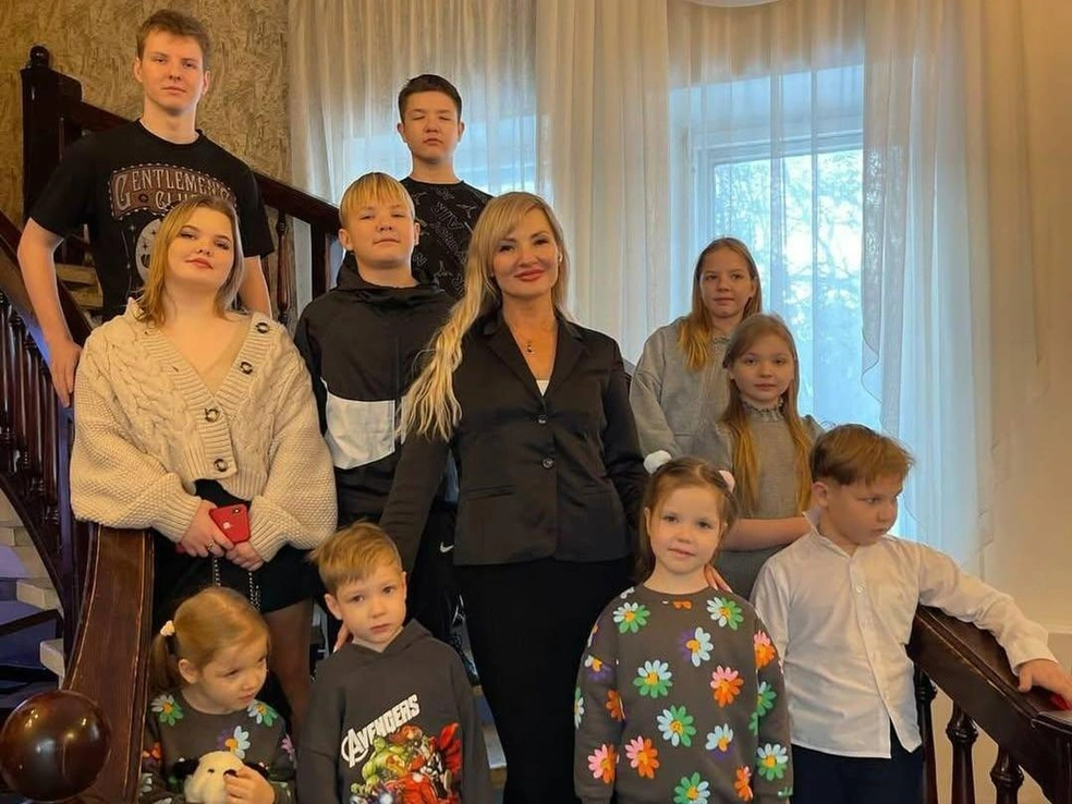 Оксана Усова — мама 10-х детей | Источник: oksana_10_raz__mama / Instagram.com* (экстремистская организация, деятельность запрещена на территории РФ)