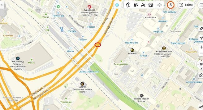 В точке на карте потоки сходятся&nbsp;— здесь установлен знак уступить дорогу тем, кто съезжает с моста | Источник: 2GIS