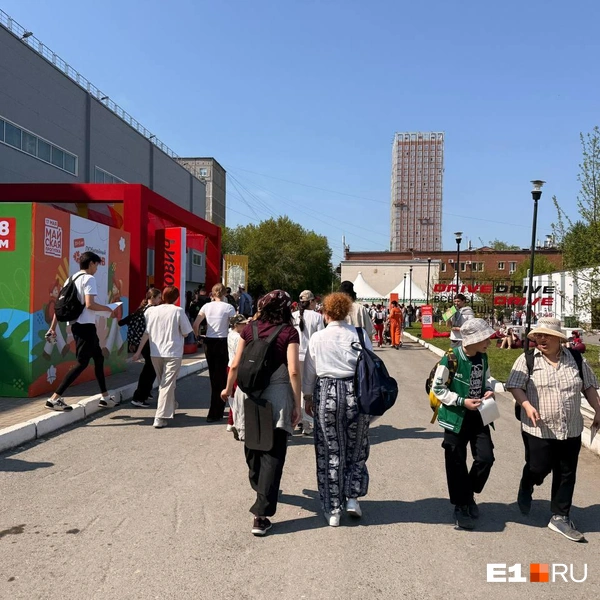 Участники получили свои карты и вышли на маршруты | Источник: Дарья Костомина / E1.RU