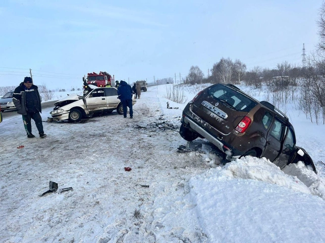 Оба автомобиля получили очень серьезные повреждения | Источник: пресс-служба МВД Алтайского края