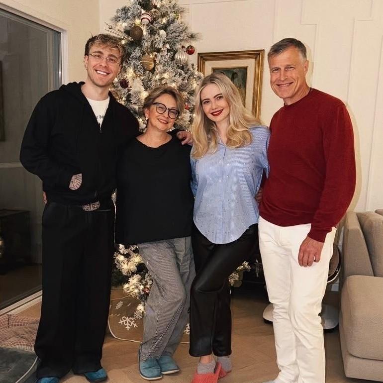 Как звезды отпраздновали Рождество: Прилучный — в одной церкви с Муцениеце, Крид — с семьей, Бузова — в горах