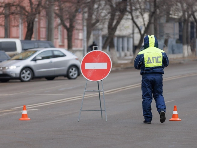 Временное ограничение движения введено в связи с проведением спортивного мероприятия в воскресенье, 1 февраля. | Источник: Алексей Волхонский / V1.RU