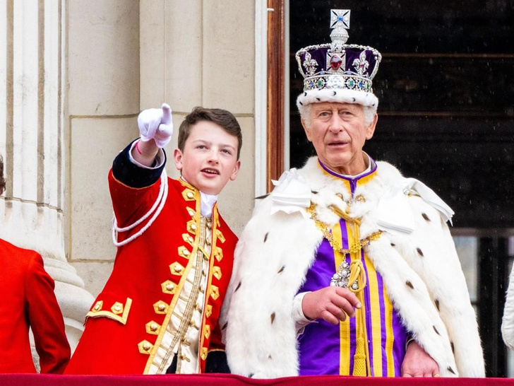 Пажи Его Величества: как выглядели самые милые участники коронации Карла III