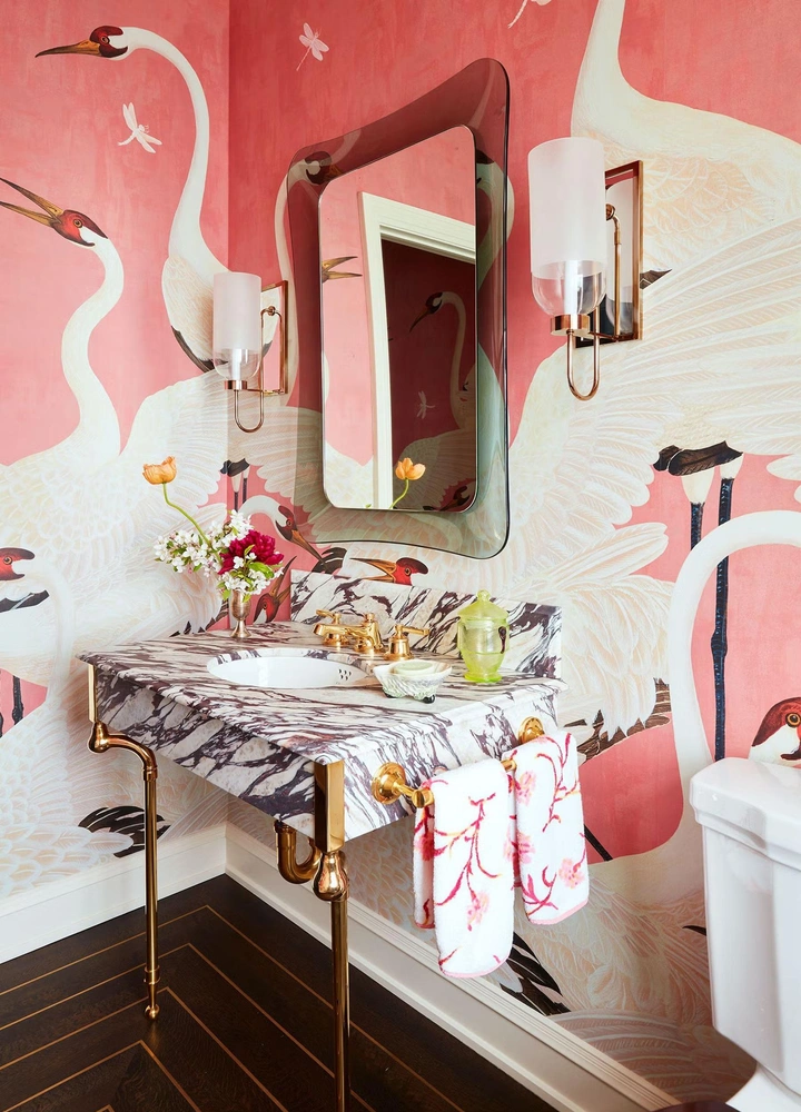 Проект Саммер Торнтон в Чикаго. Обои Gucci. | Источник: Томас Луф