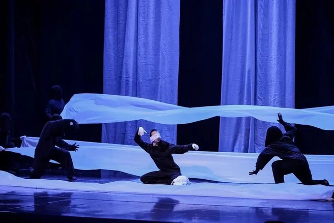 На сцене актеры переживали свои настоящие истории | Источник: пресс-служба Театра Мимики и Жеста