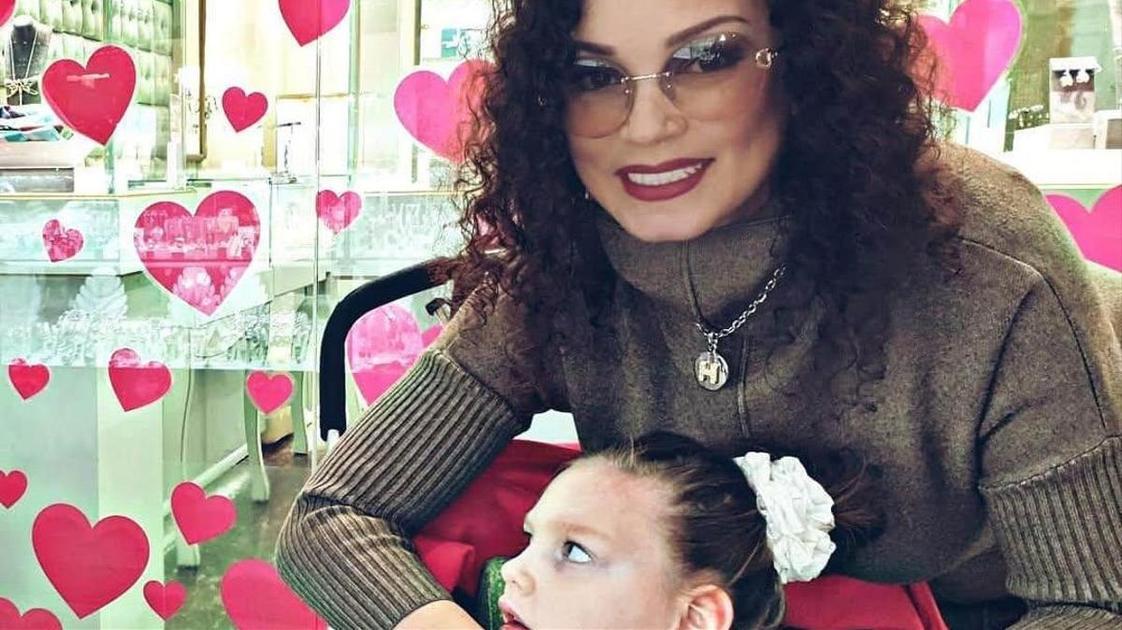 Отец отказывается общаться, мама делает все ради ее улыбки: как сегодня живет дочь Данко с ДЦП