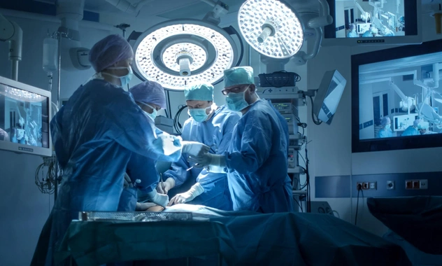 Онемевший кончик пальца на руке у москвички оказался симптомом опухоли спинного мозга