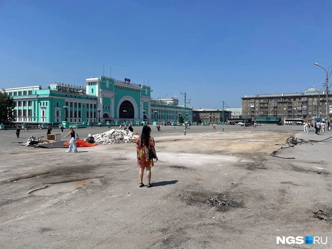 Сейчас почти все постройки на площади Гарина‑Михайловского убрали | Источник: Александр Ощепков / NGS.RU
