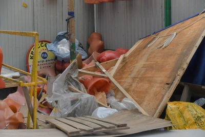 Пустота и запустение у закрытого Центрального рынка Архангельска