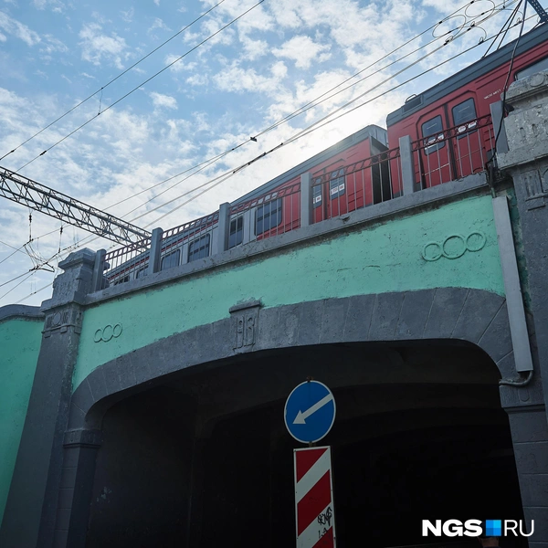 Декоративное обрамление арки тоннеля  | Источник: Александр Ощепков / NGS.RU 