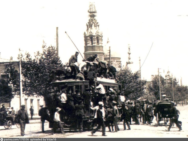 1914 год, Большая Садовая и Богатяновский спуск, на фоне&nbsp;— Ново-Покровская церковь | Источник: книга Г. Беленького «Маршрутом из прошлого в будущее» / pastvu.com