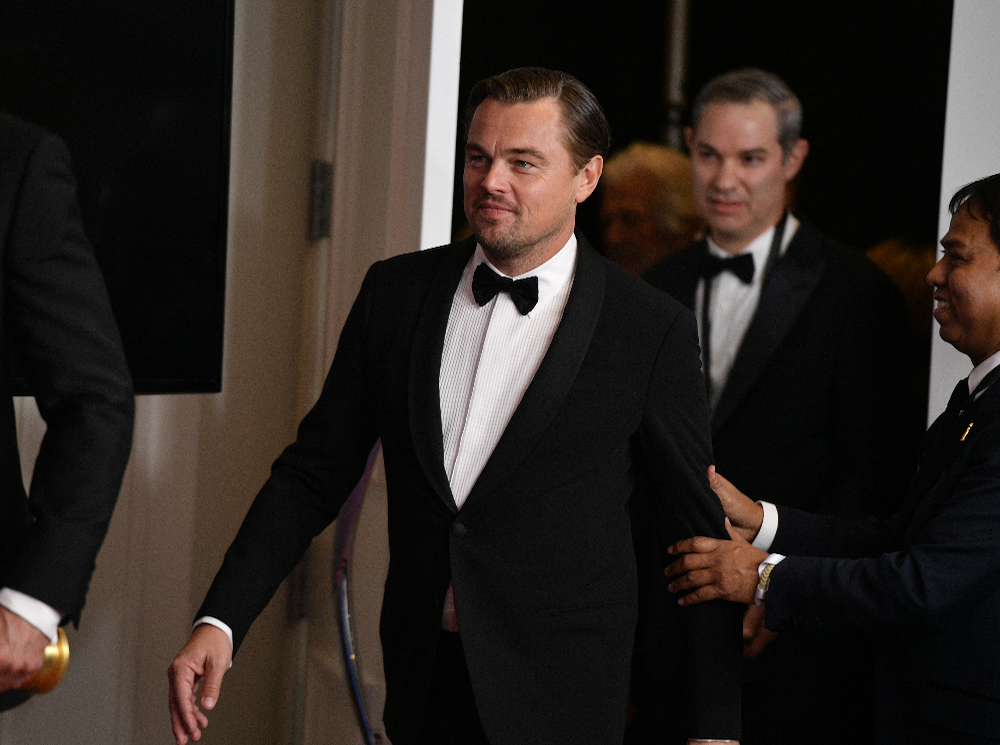 Герой нашего времени: Леонардо ДиКаприо спас тонущего человека | marieclaire.ru