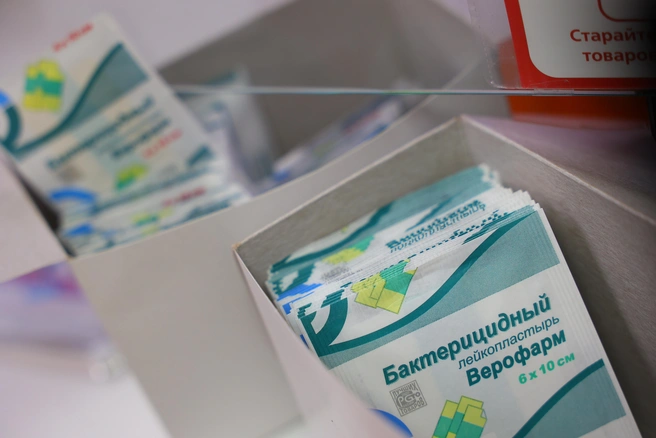 Оказывая первую помощь, постарайтесь сохранять спокойствие и поддерживать морально ребёнка | Источник: Дарья Пона / 74.RU