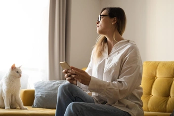 «После 26-летнего брака появился страх отношений. Встречаюсь с мужчиной на расстоянии, но боюсь личной встречи»