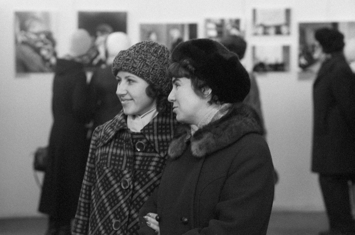 Почему советские женщины носили уродливые меховые шапки даже в помещении