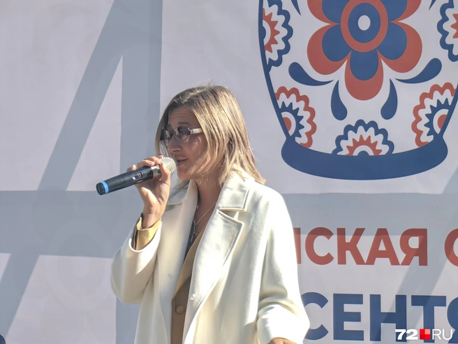 А на другой площадке девушка вживую исполняла песни  | Источник: Павел Красоткин / 72.RU