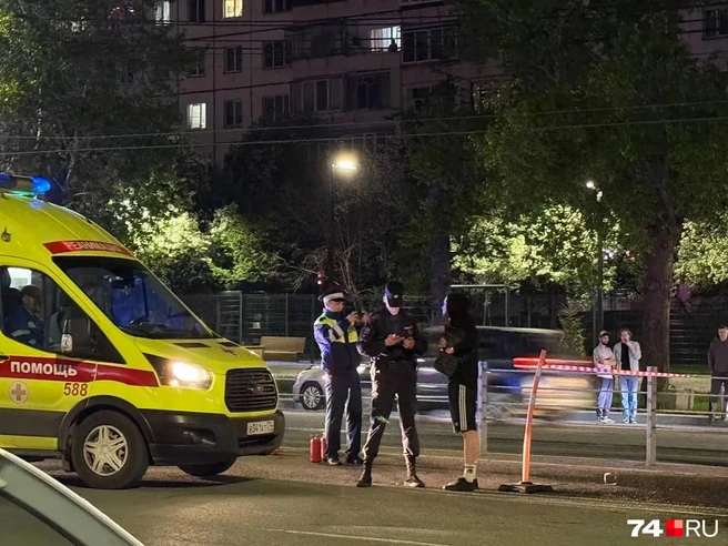 Одного из парней забрали в отдел полиции | Источник: читатель 74.RU