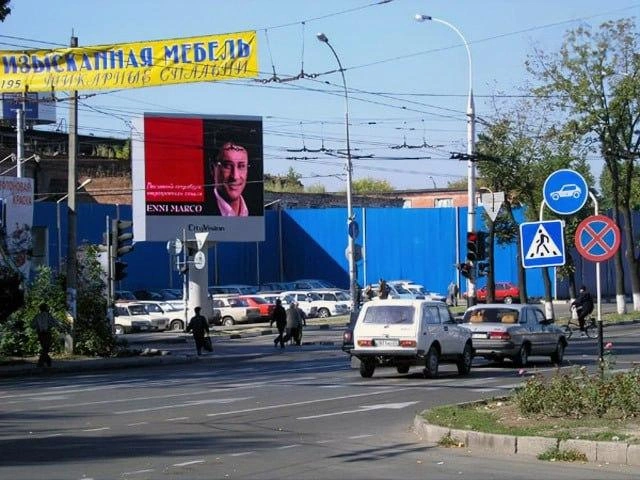 Пересечение Красной и Северной, 2006 год. Часть сооружений завода еще стоит и огорожена большим синим забором | Источник: krd9000 / T.me