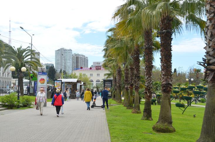 За бздыхов обидно. Сочи хочет привлекать к себе много туристов, но очень их не любит