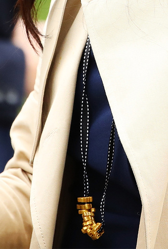 Меган Маркл с ожерельем из макарон: что бы это значило?